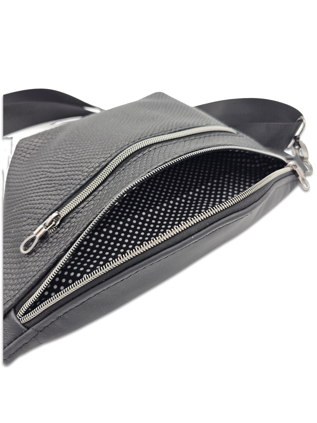 Crossbody Bag Big Clivia in Strukturleder mit Reptilprägung Schwarz