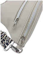 Crossbody Bag Big Clivia in Oyster (Greige) mit Leo