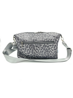 Lederhandtasche Anke im Leo-Look in Silber