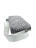 Lederhandtasche Anke im Leo-Look in Silber