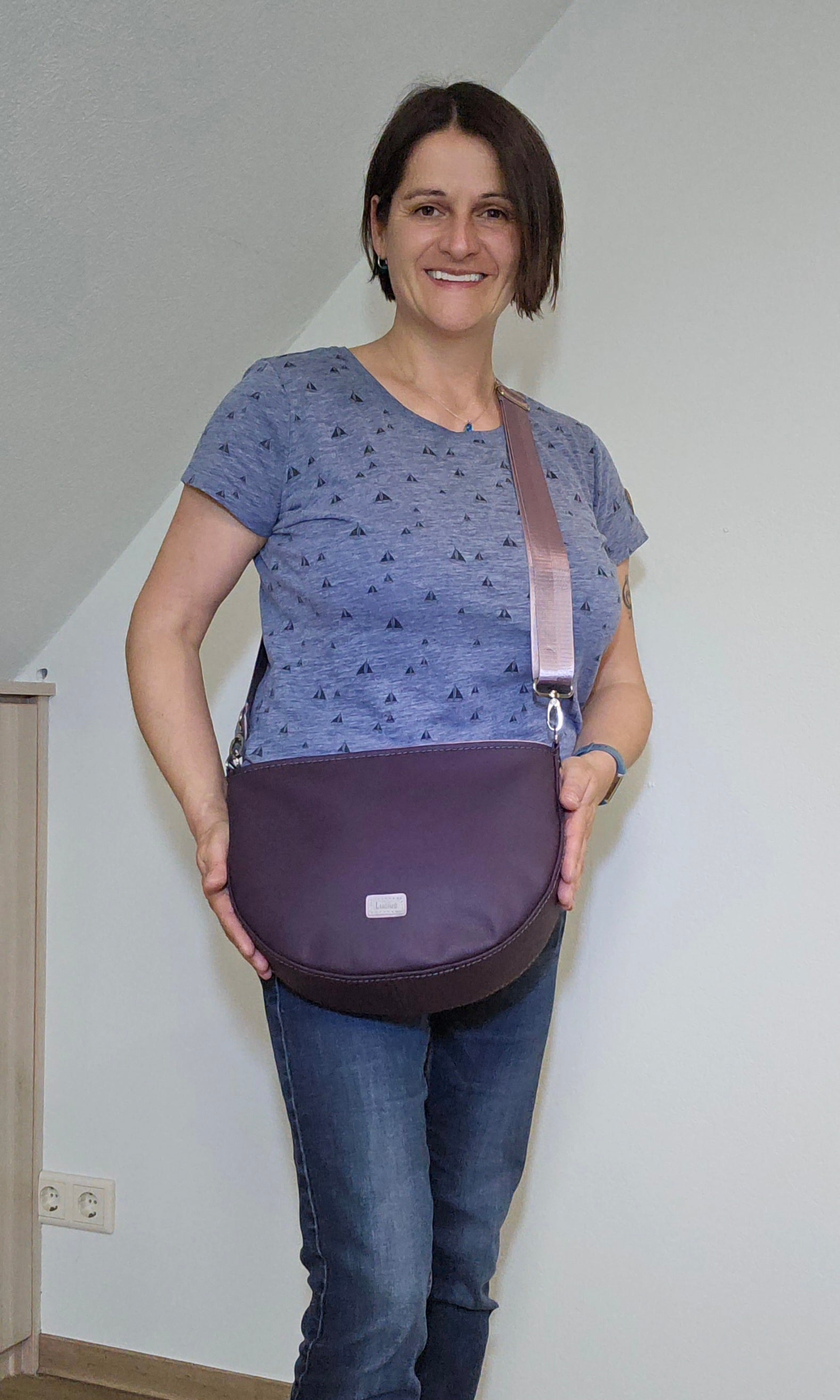 Modell Sine in Dunkelviolett mit verstellbarem Gurt