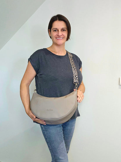Moonbag Mona in Cappuccino & Leo