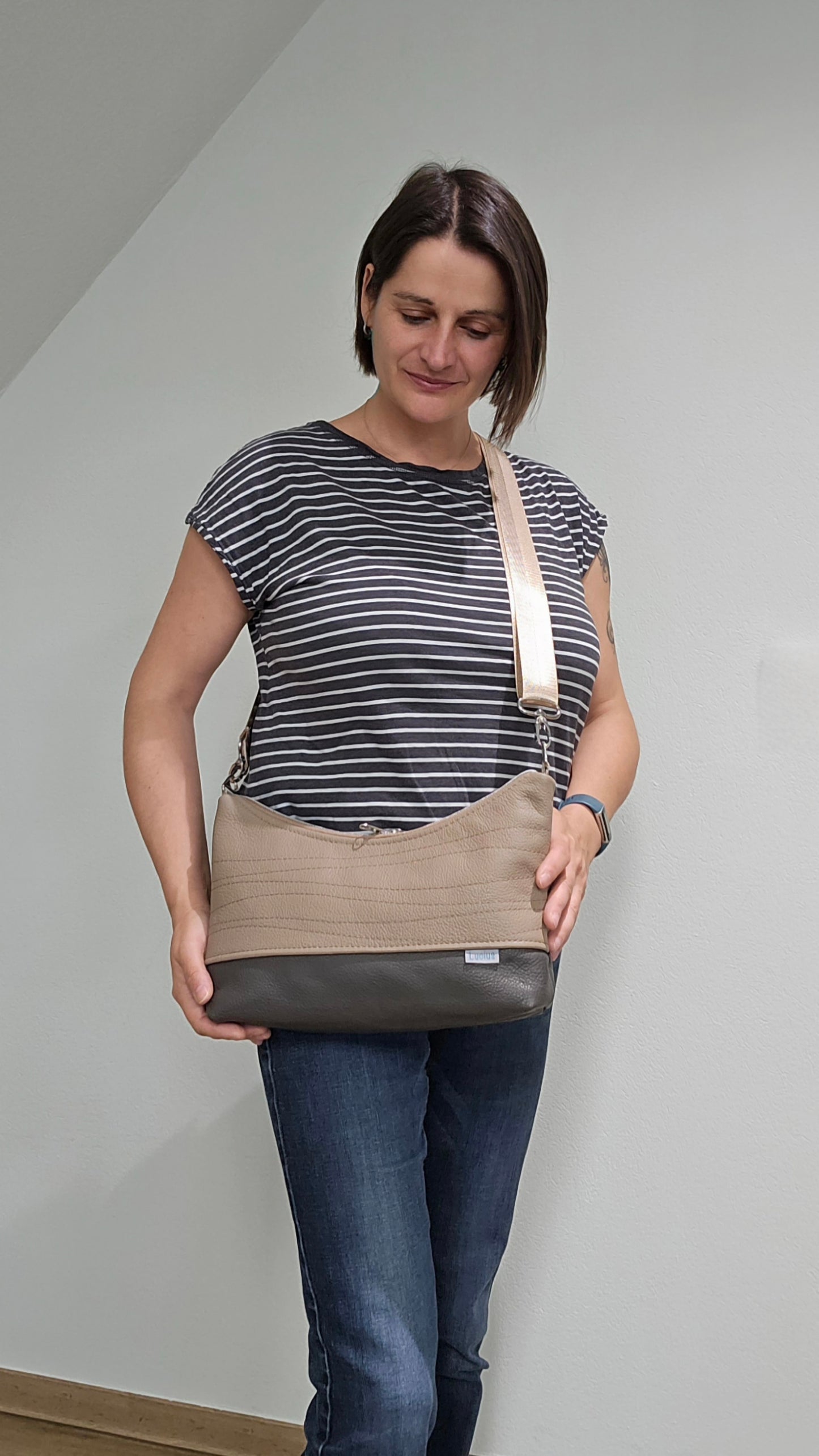 Hobobag Levka Cappuccino, Tragefoto