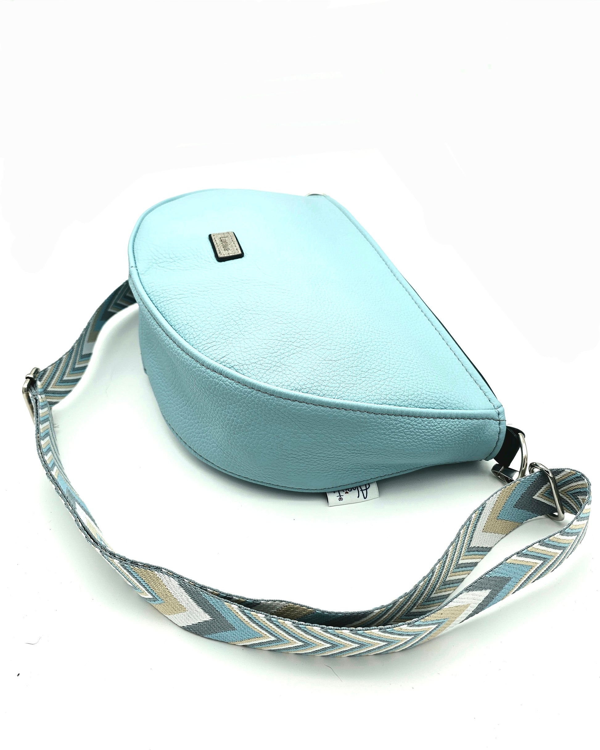 Seitenansicht Ledertasche Sine in Eisblau