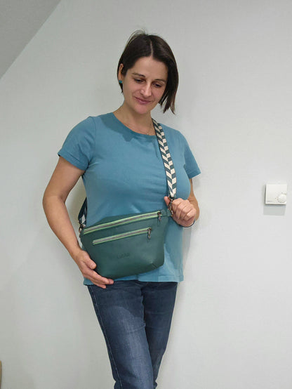 Crossbody Bag Big Clivia Dunkelgrün & schwarz metallic