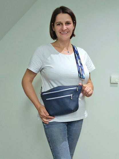 Crossbody Bag Big Clivia - Dunkelblau Variante 2