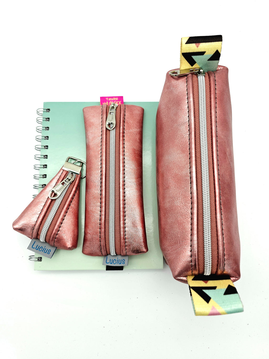 Set Stiftemäppchen & Schlampertasche & Anhänger in Pink metallic
