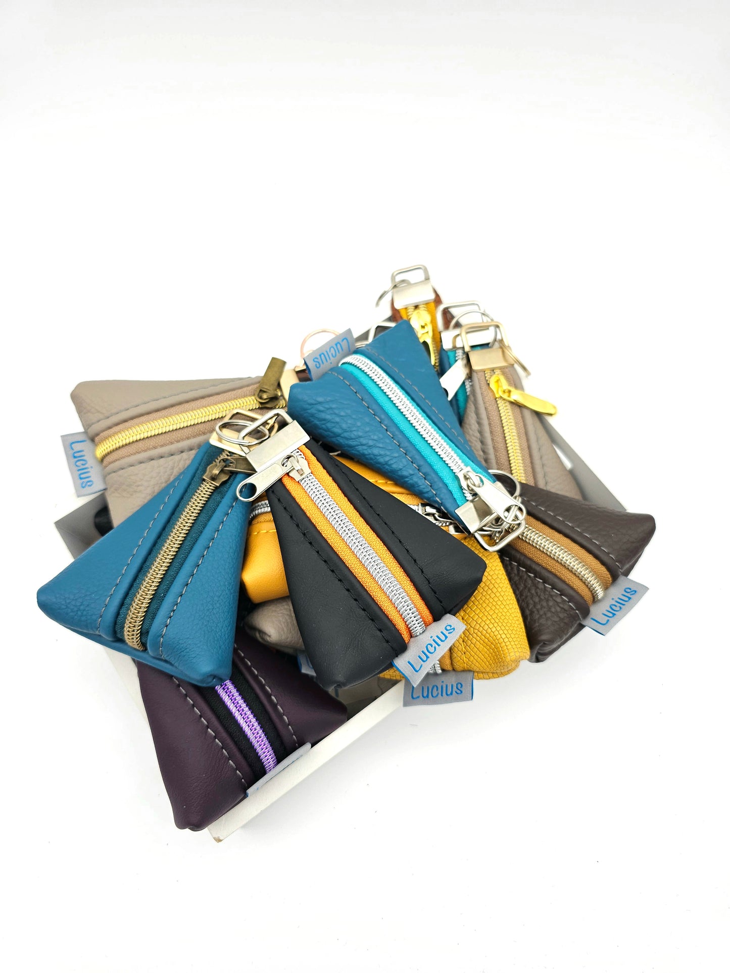 Schlüsselanhänger oder Taschenbaumler in Leo / Silber