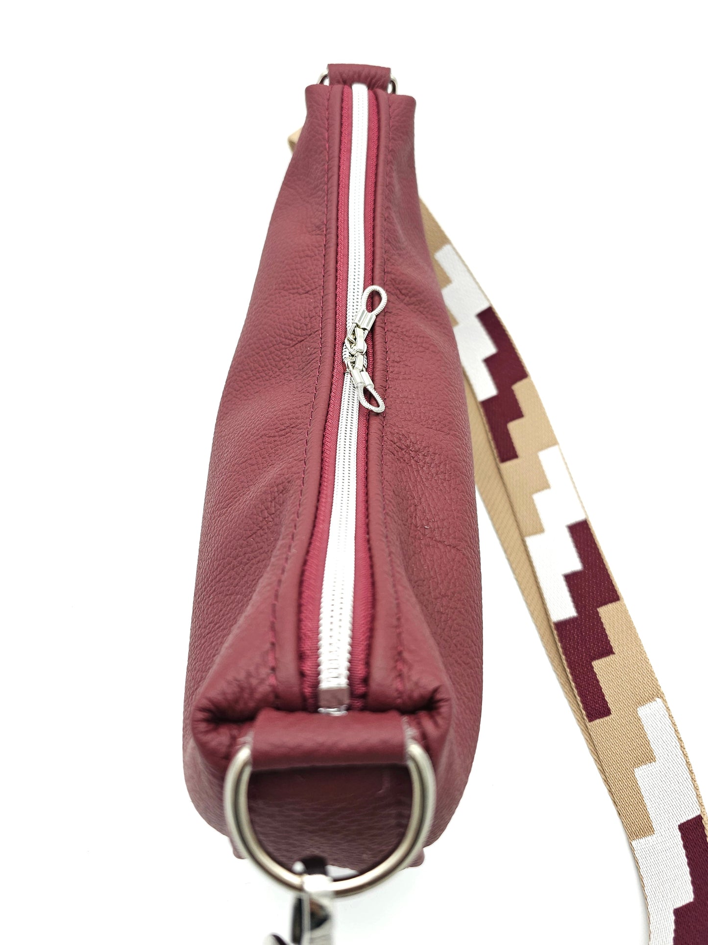 Moonbag Moni in Weinrot/bunt, Detail Reißverschluss 