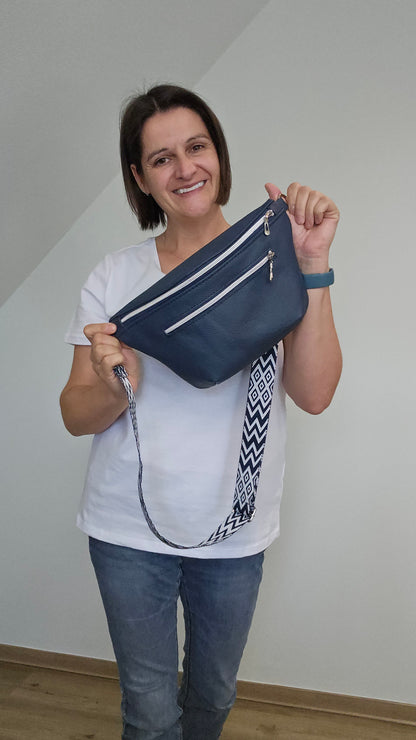 Crossbody Bag Big Clivia - Dunkelblau Variante 1