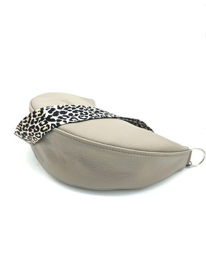 Moonbag Mona in Cappuccino & Leo