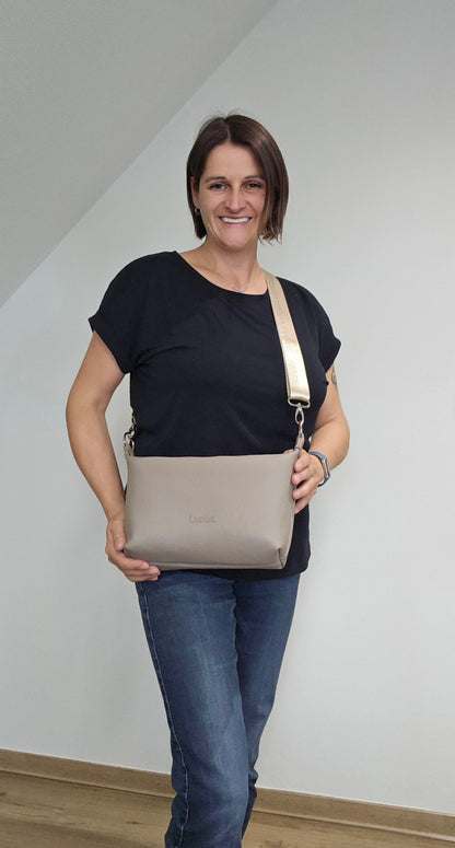 Ledertasche Petra in Cappuccino, Tragefoto 