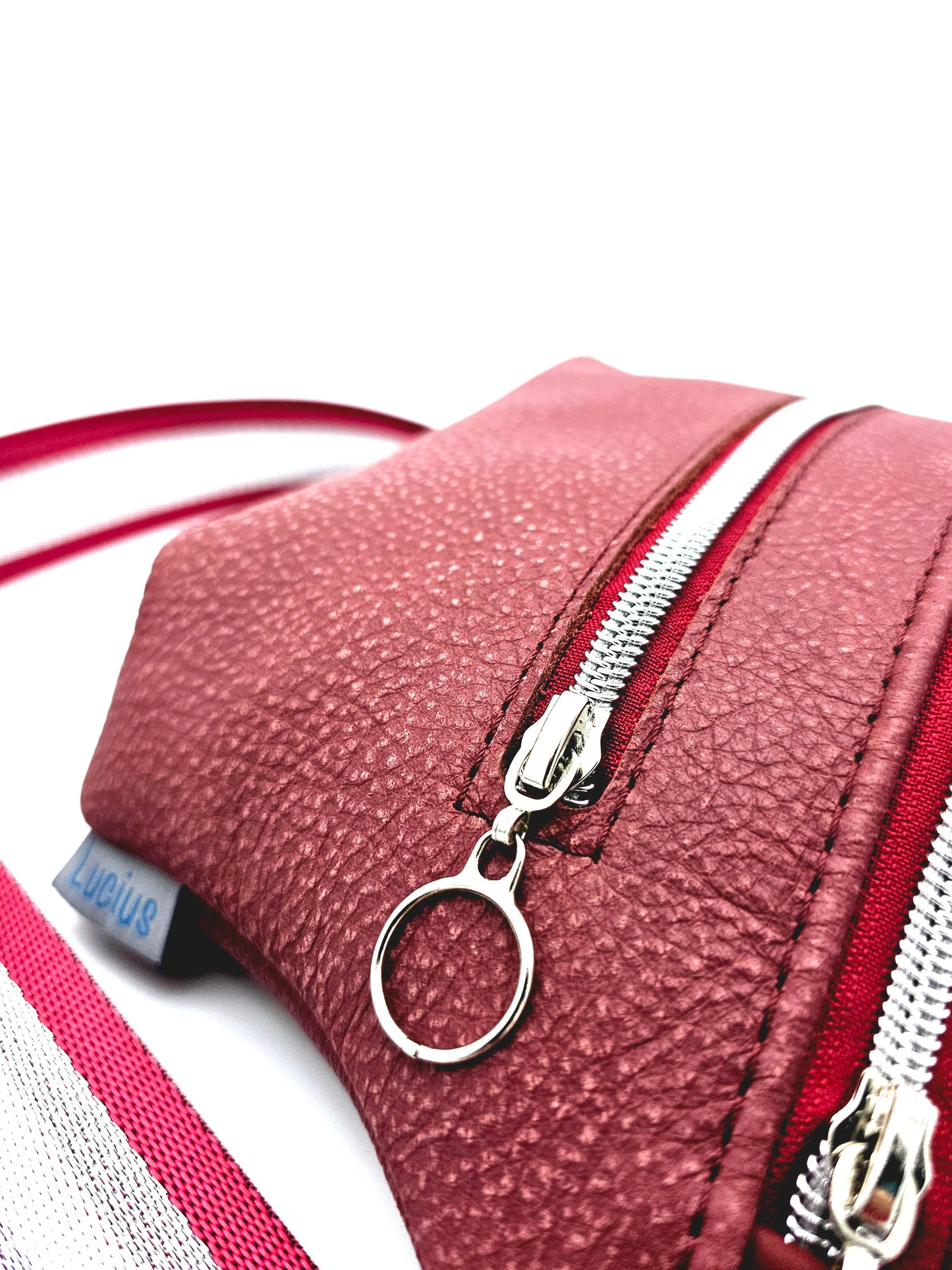 Ledertasche Clivia, nubuk rot, Details vom Reißverschluss