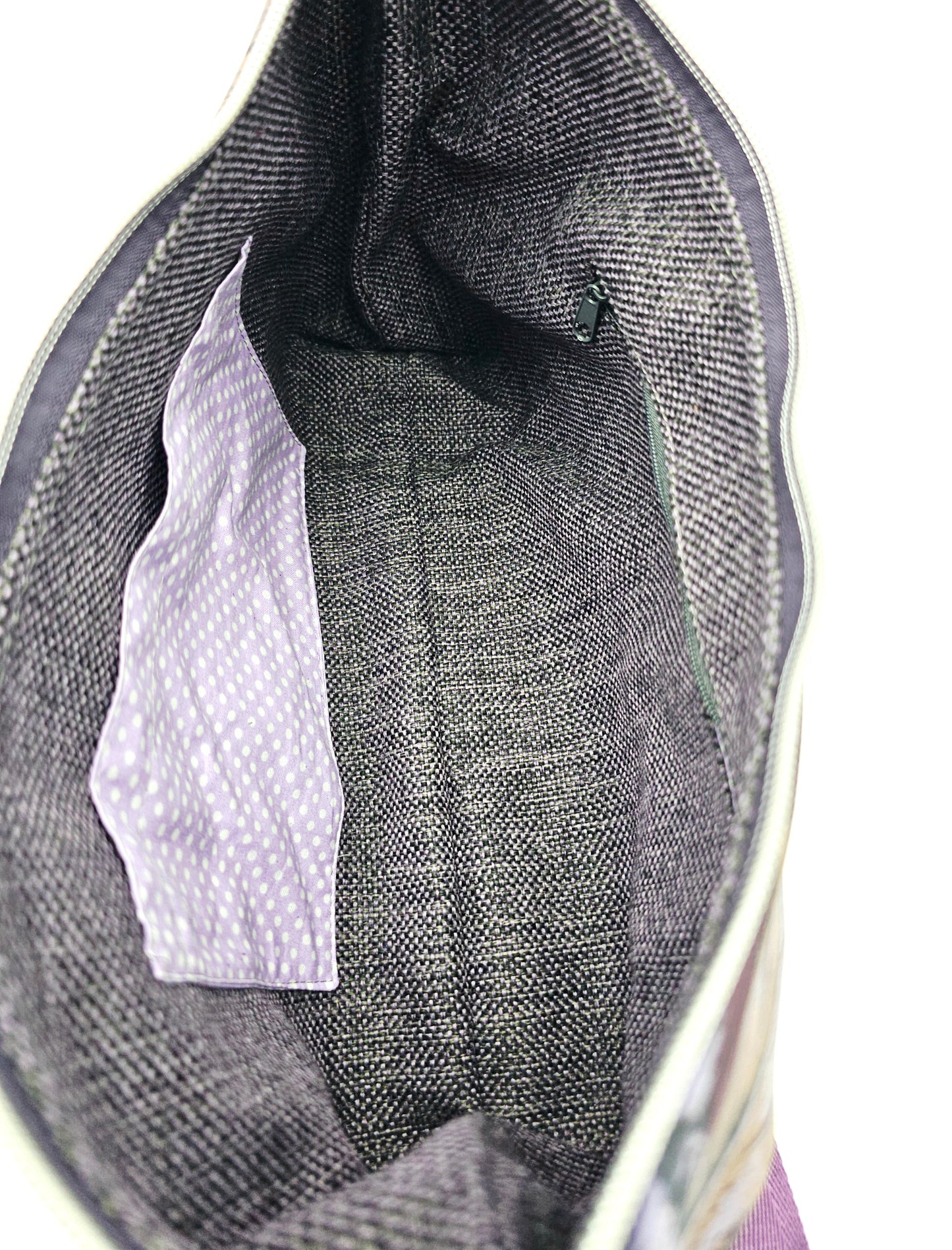 Hobobag Levka, Federn mit Lila, Einblick
