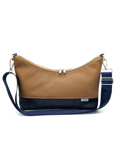 Hobobag Levka, Cognac mit Marineblau, von vorne