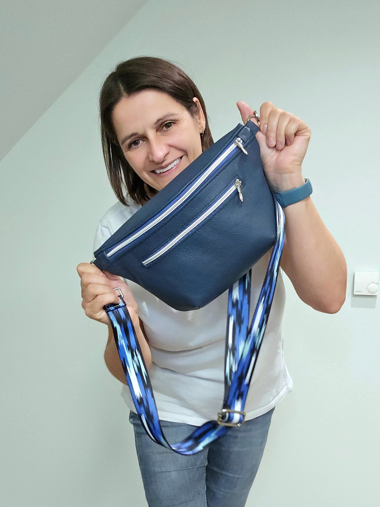 Crossbody Bag Big Clivia - Dunkelblau Variante 2