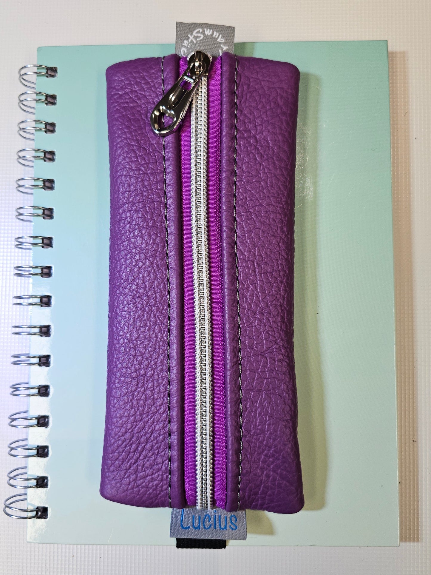 Stiftemäppchen aus Echtleder in Lila