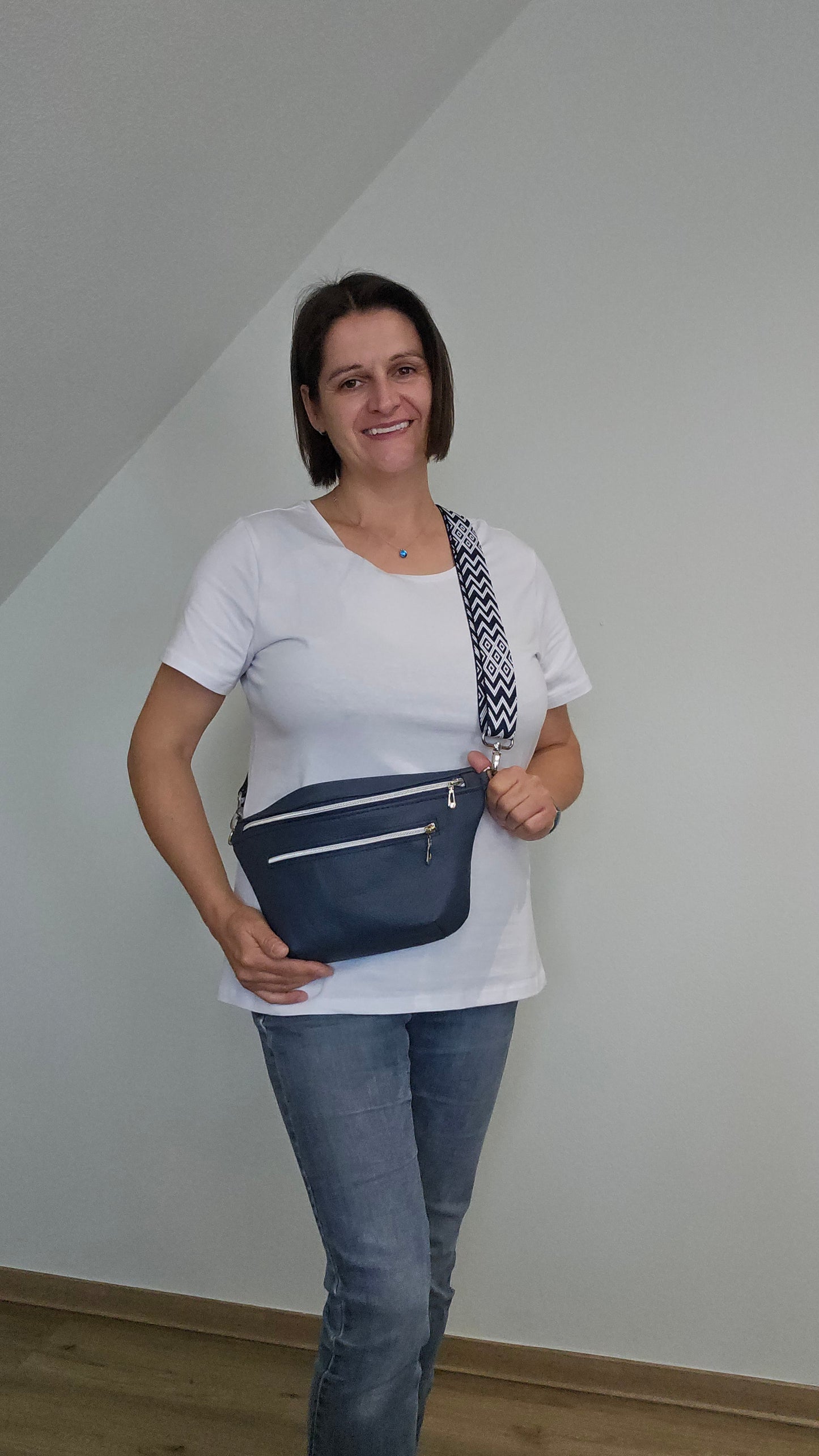 Crossbody Bag Big Clivia - Dunkelblau Variante 1