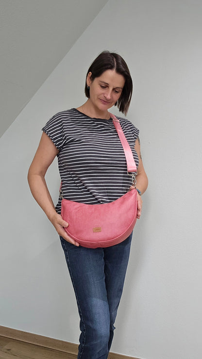 Moonbag Moni in Altrosa Tragefoto 