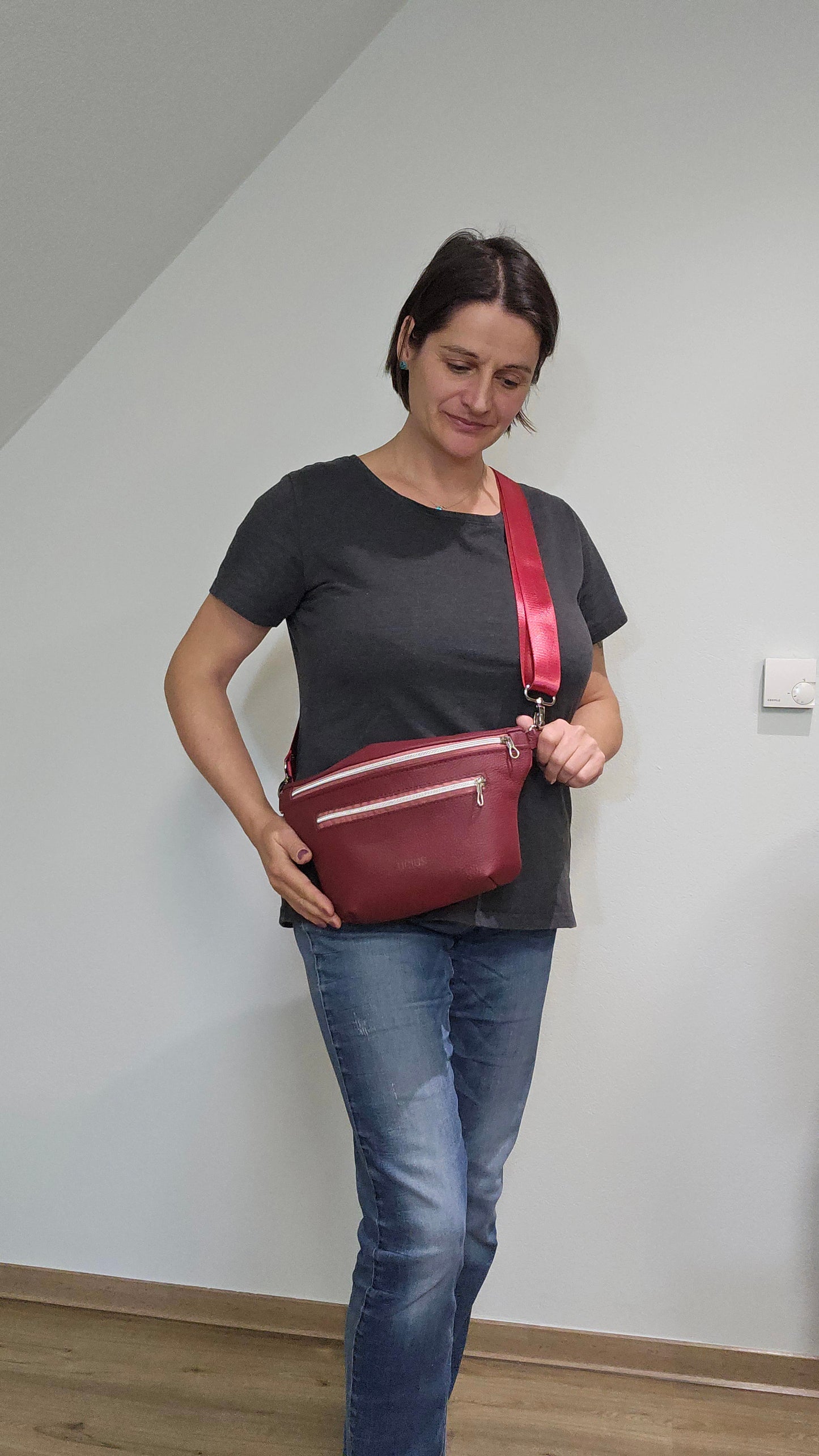 Crossbody Bag Big Clivia in Weinrot