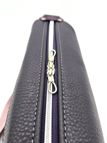 Ledertasche Petra in Aubergine, Detail Reißverschluss mit zwei Zippern 