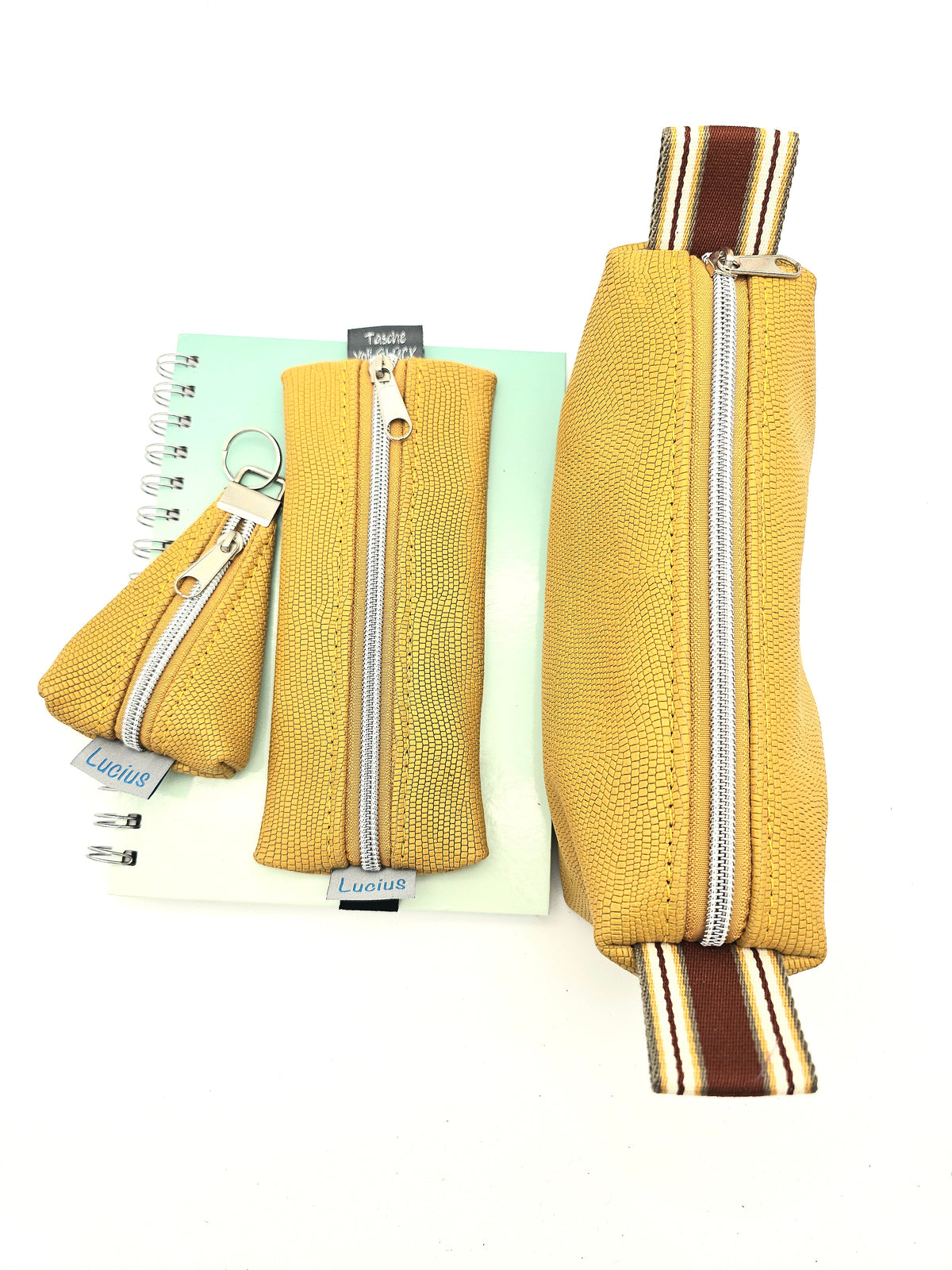Set Stiftemäppchen & Schlampertasche & Anhänger in Reptiloptik Senfgelb