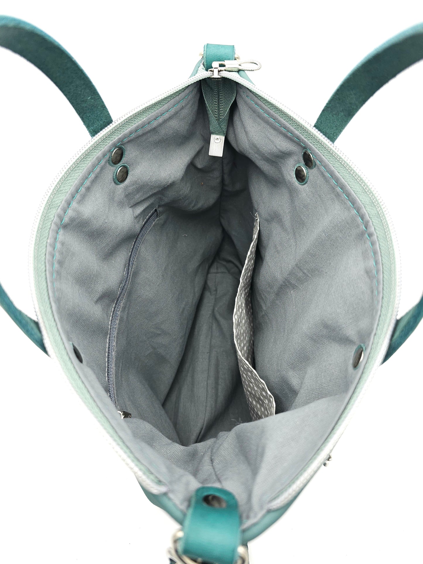 Totebag Katja in Minttürkis/ Petrol, Einblick in die Tasche 