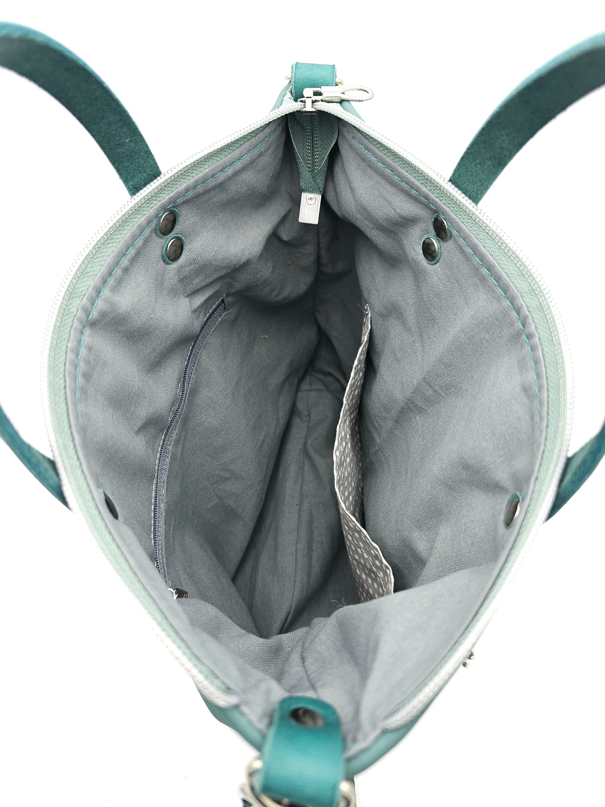 Totebag Katja in Minttürkis/ Petrol, Einblick in die Tasche 