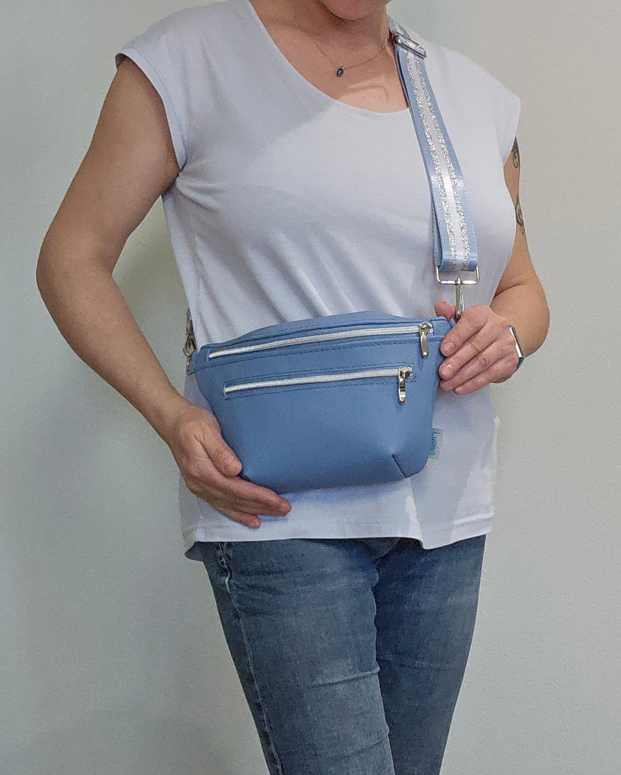Tragefoto Ledertasche Clivia, hellblau