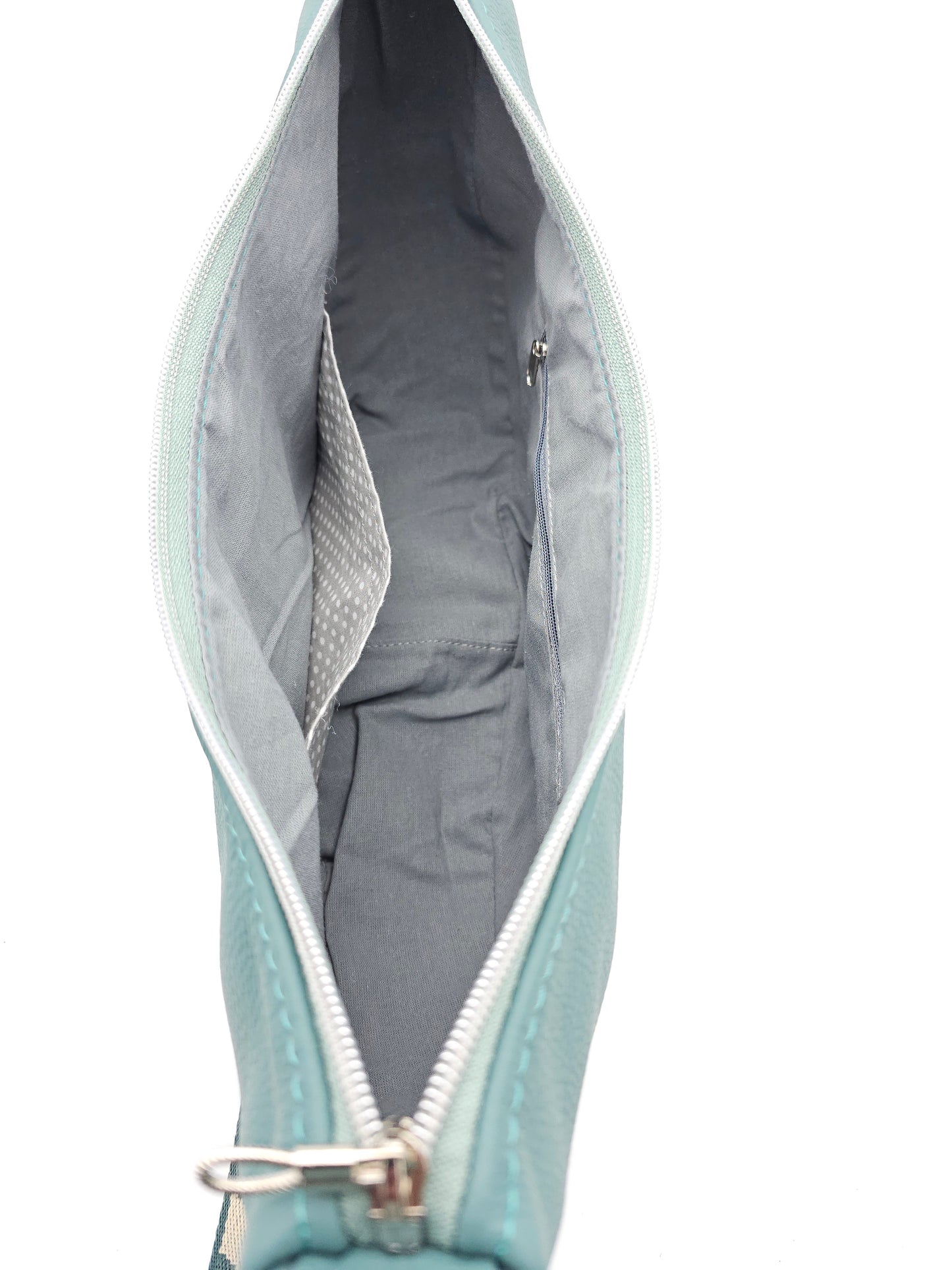 Moonbag Mona in Minttürkis,  Einblick in die Tasche 