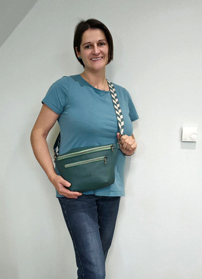 Crossbody Bag Big Clivia Dunkelgrün & schwarz metallic