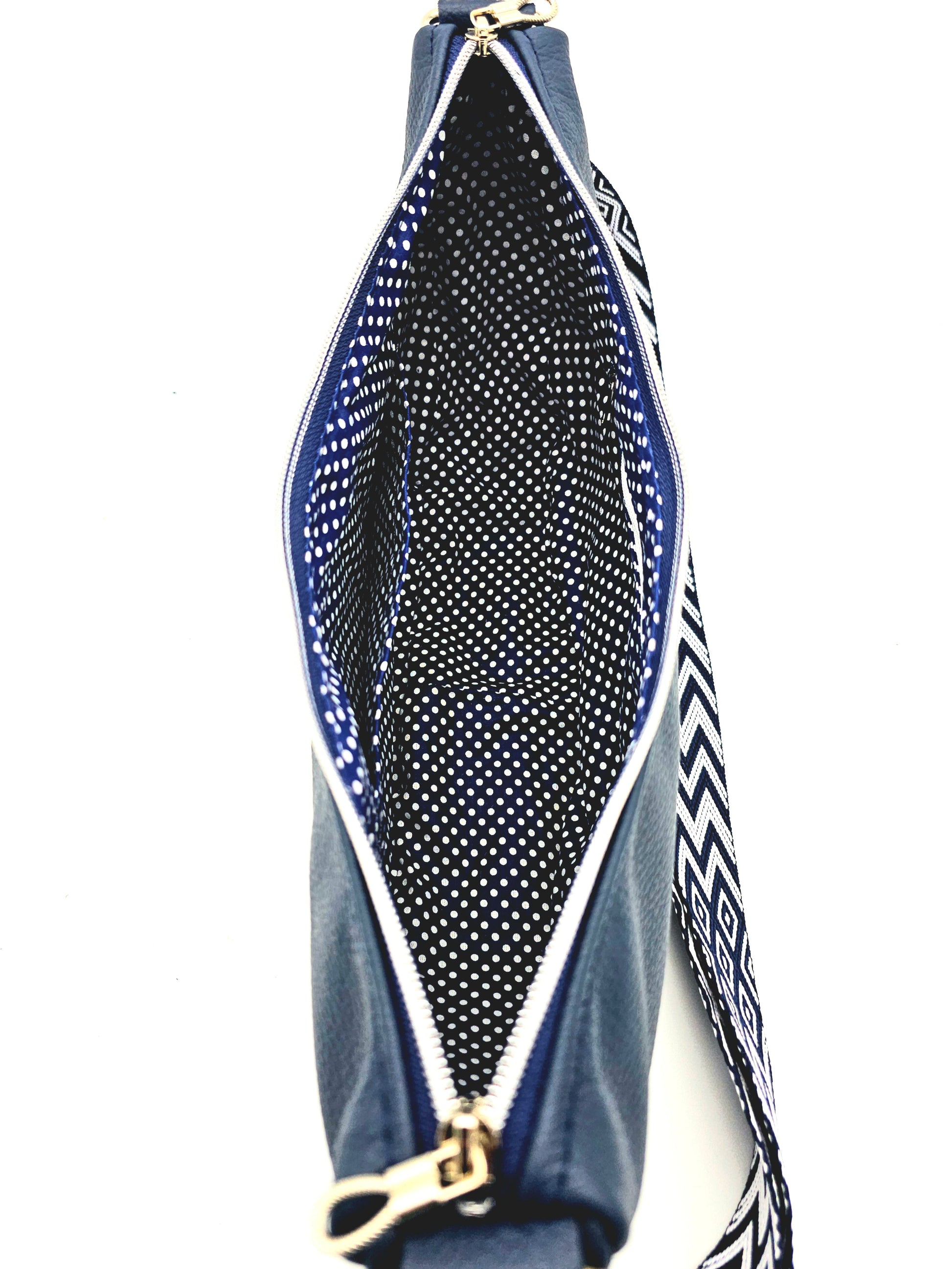 Moonbag Moni in Blau, Einblick in die Tasche 