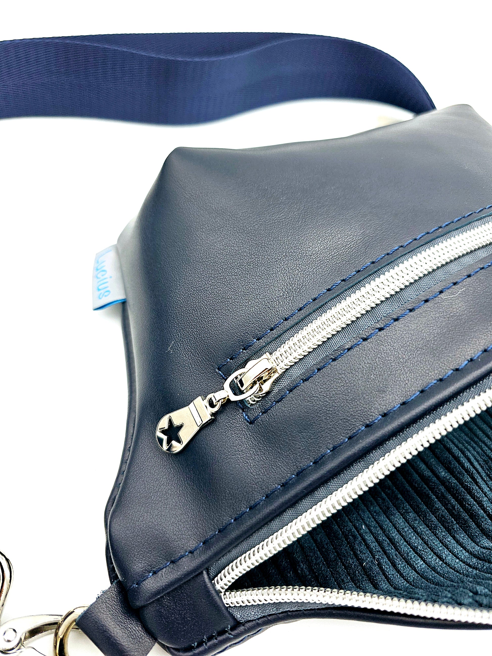 Ledertasche Clivia, glatt, blau, Details Reißverschluss