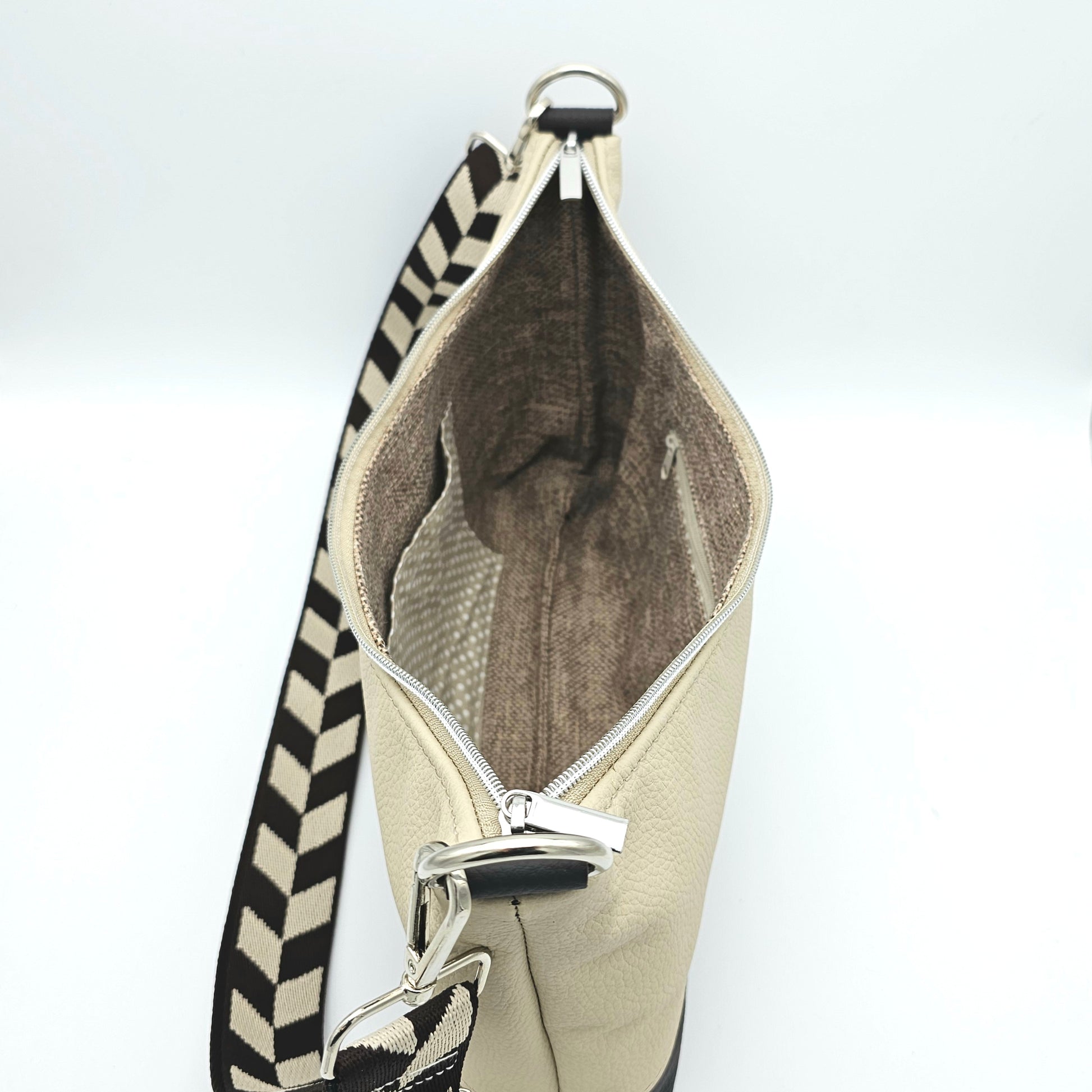 Ledertasche Levka, cremebeige mit dunkelbraun, Einblick ins Innere