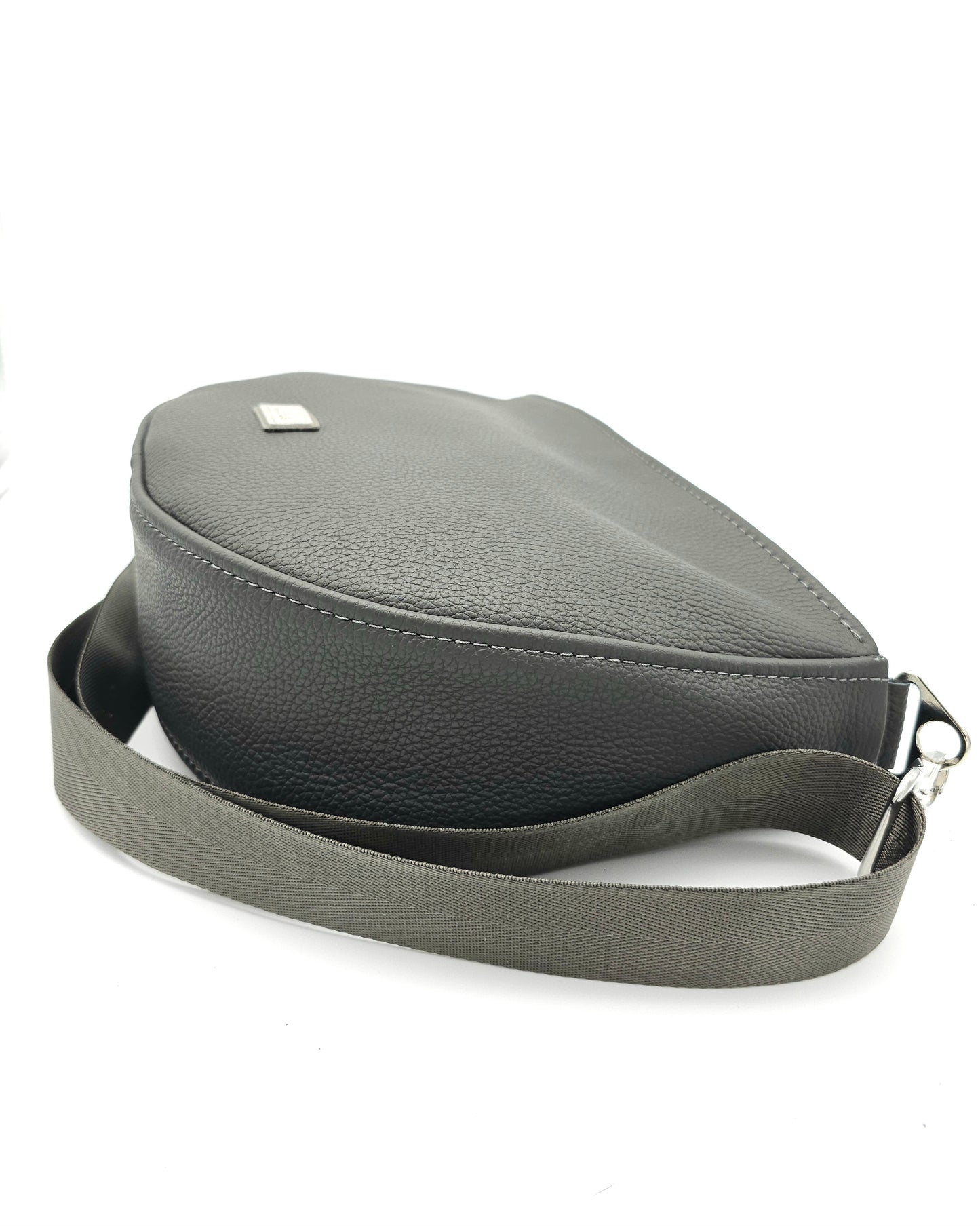 Tasche Sine in Dunkelgrau und passendem Gurt