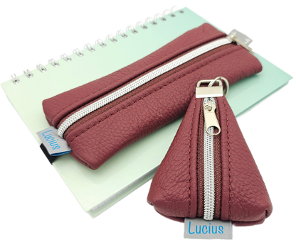 Set Stiftemäppchen & Anhänger in Weinrot