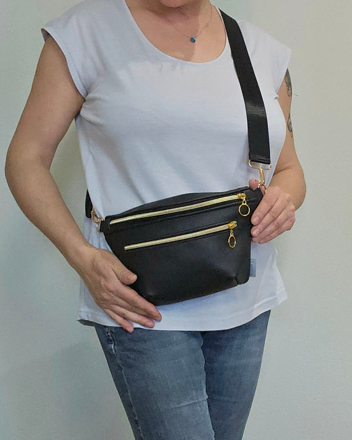 Tragefoto Ledertasche Clivia schwarz/gold