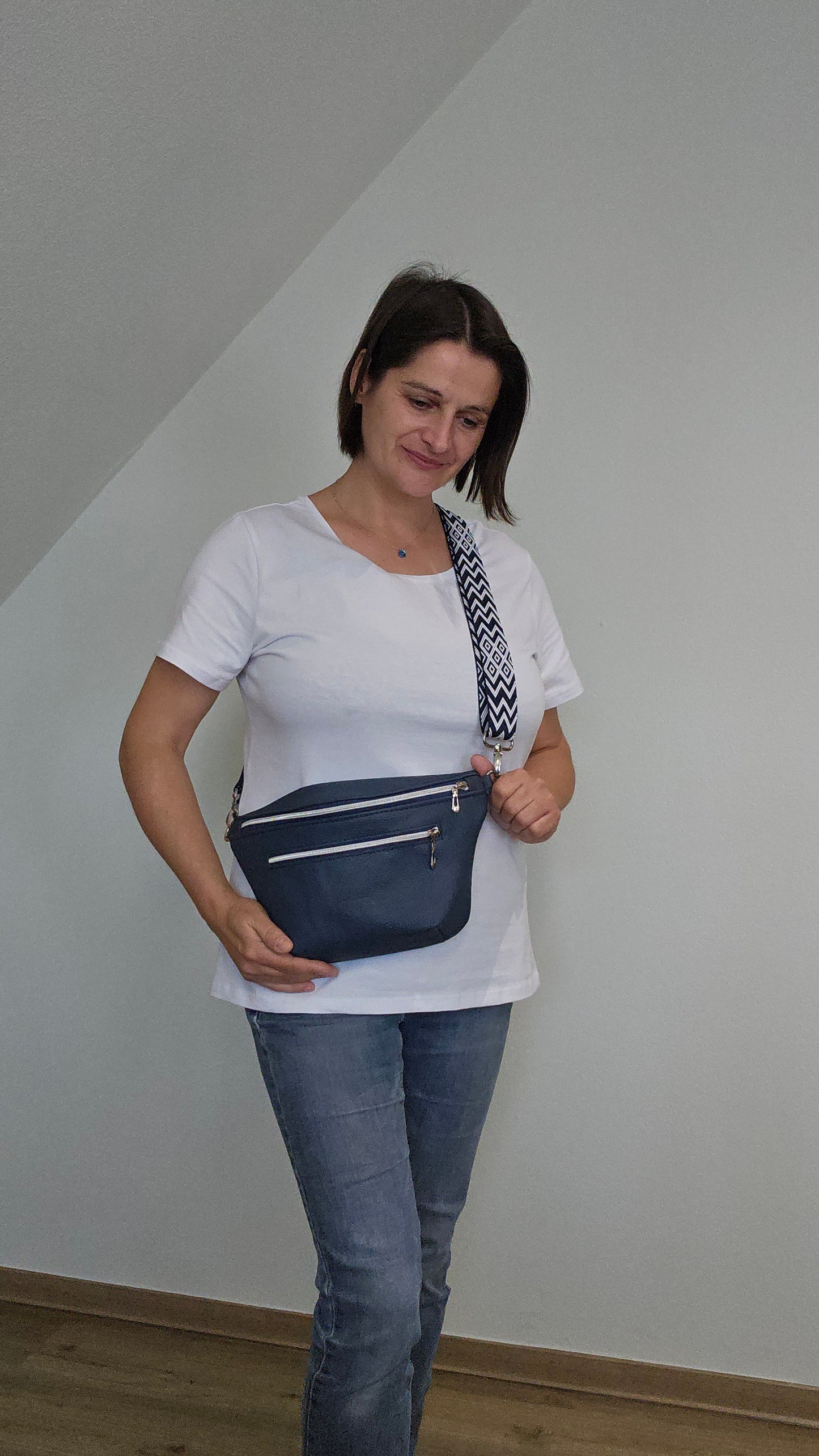 Crossbody Bag Big Clivia - Dunkelblau Variante 1