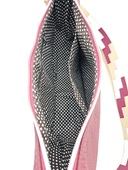 Moonbag Moni in Weinrot/bunt, Einblick in die Tasche 