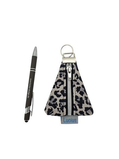 Schlüsselanhänger oder Taschenbaumler in Leo / Silber